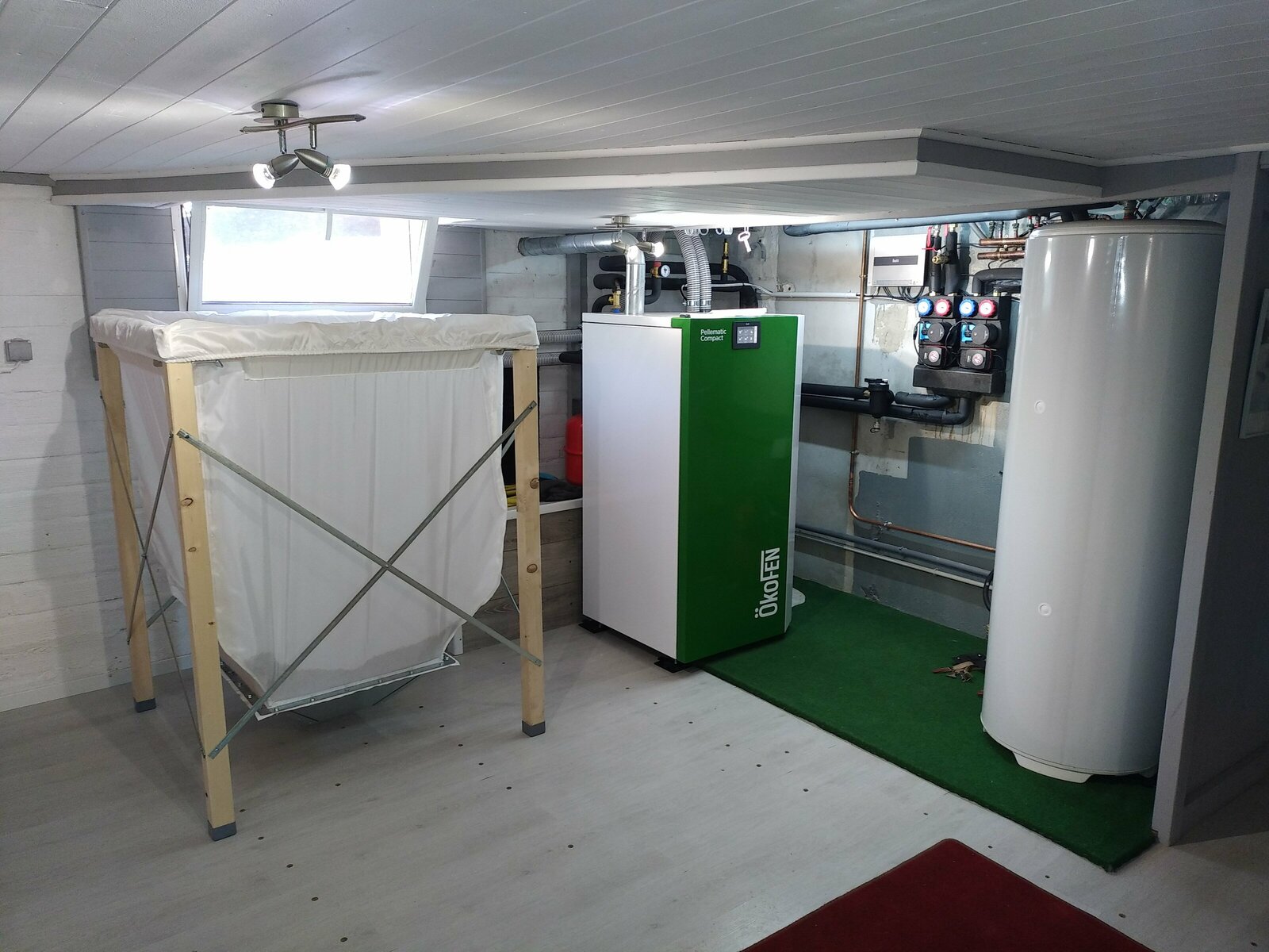 chaudière compact 14 kW plancher chauffant + radiateurs avec petit silo 600 kgs OKOFEN Escornevboeuf 32 dans le Gers