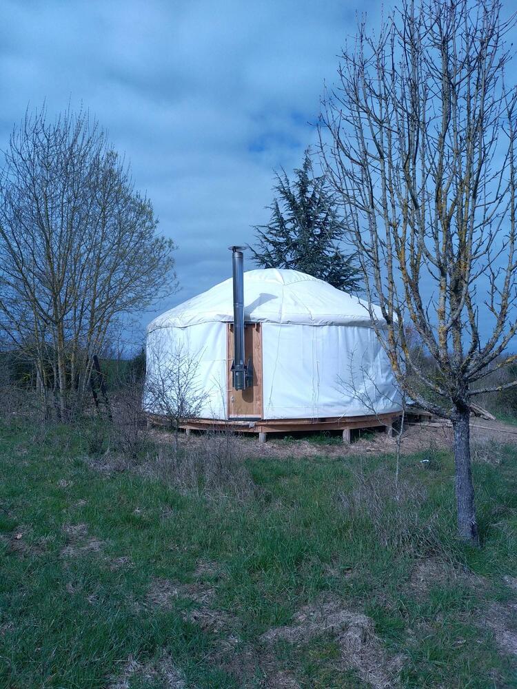 poêle à bûches pour yourte, fumisterie extérieure ORION de chez JONCOUX dans le Gers